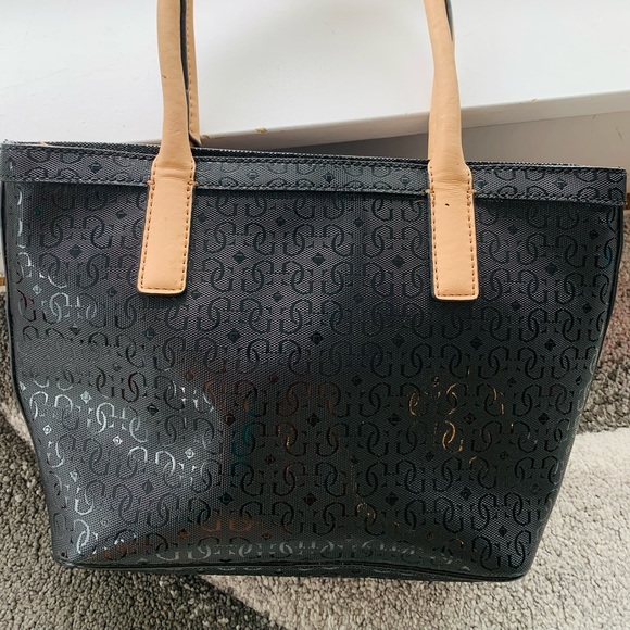 Guess Bag - Picture 2 of 3